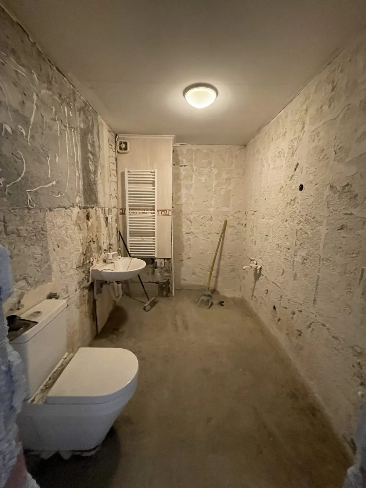 Kopalnica spodaj – prenova – Dupleks stanovanje Ljubljana