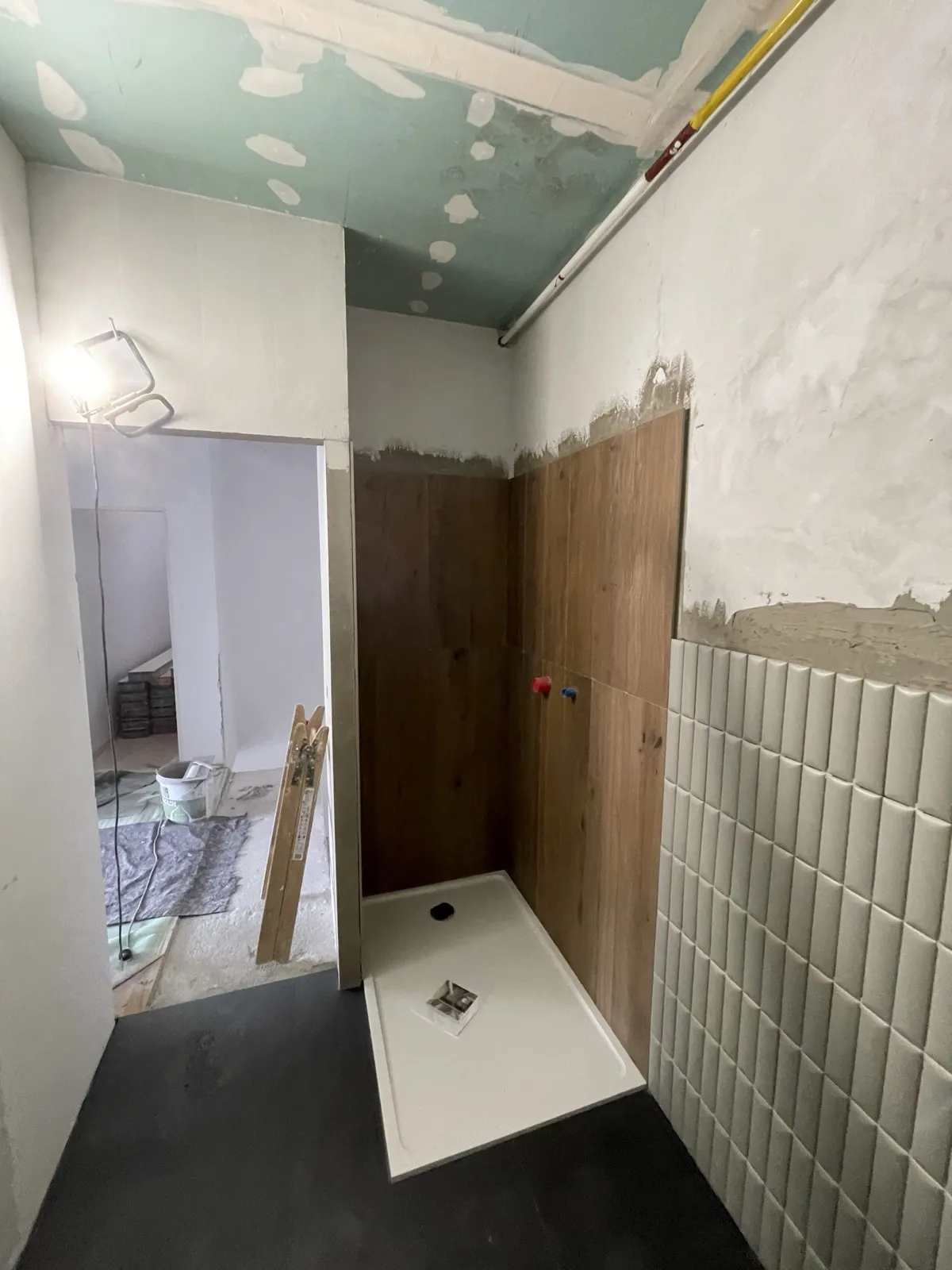 Kopalnica zgoraj – prenova – Dupleks stanovanje Ljubljana