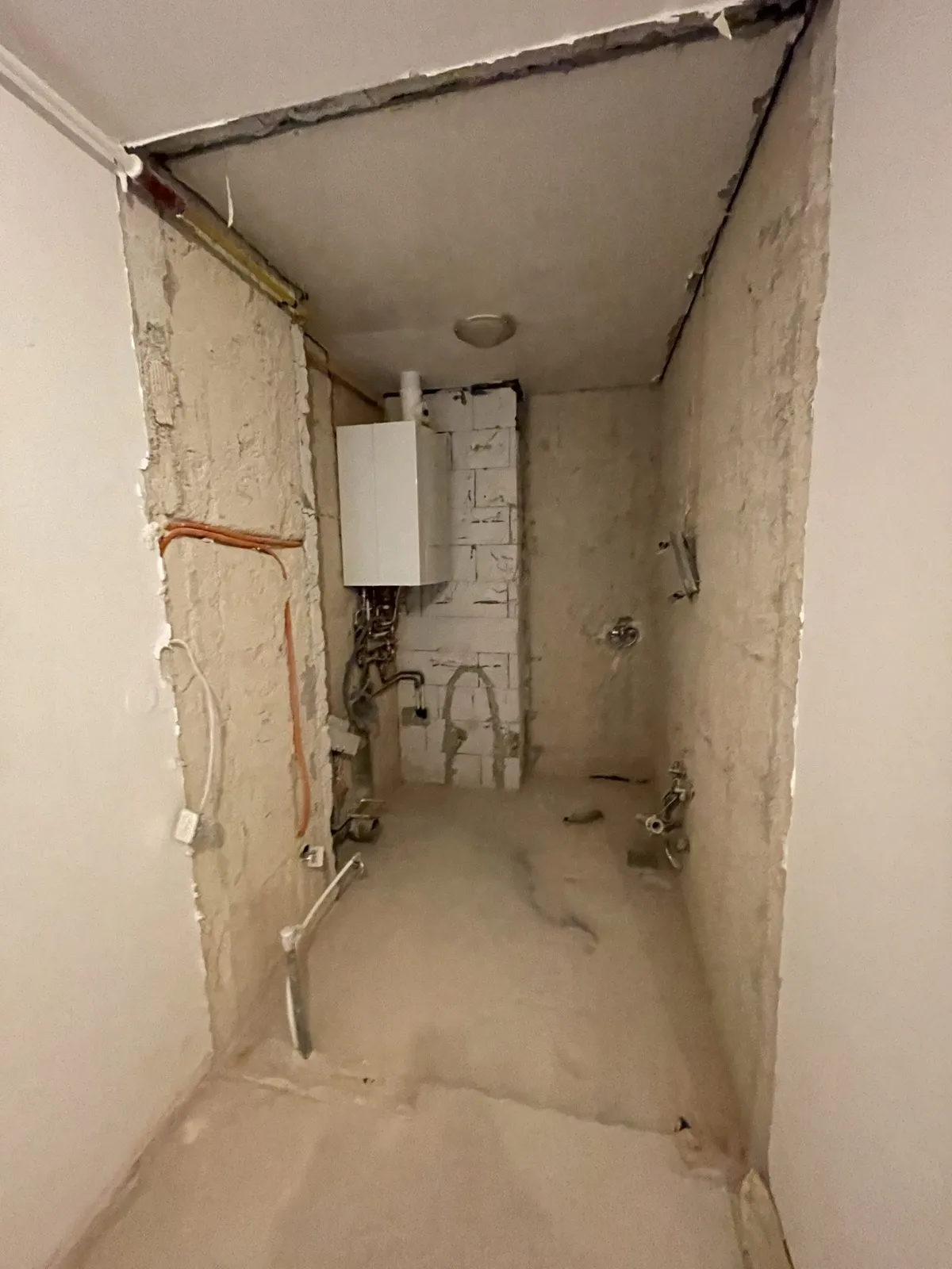 Kopalnica zgoraj – prenova – Dupleks stanovanje Ljubljana
