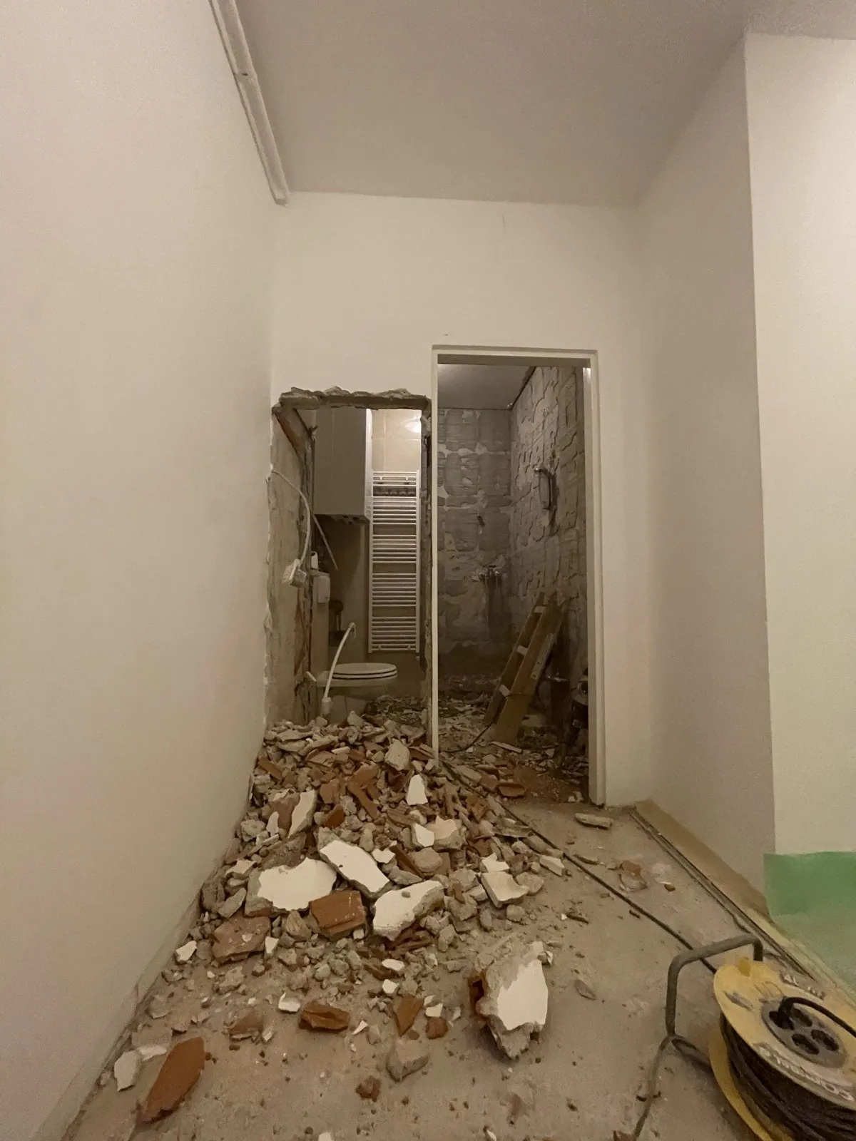 Kopalnica zgoraj – prenova – Dupleks stanovanje Ljubljana